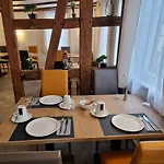 Goldener Hirsch Hotel *