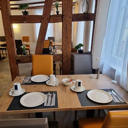 Goldener Hirsch Hotel *