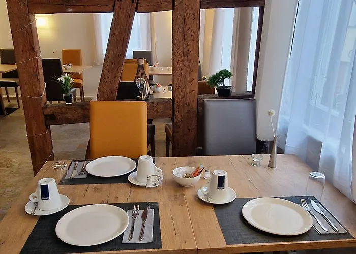 Goldener Hirsch Hotel *