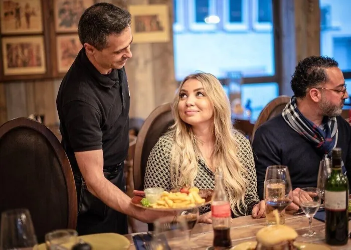 Goldener Hirsch Hotel *